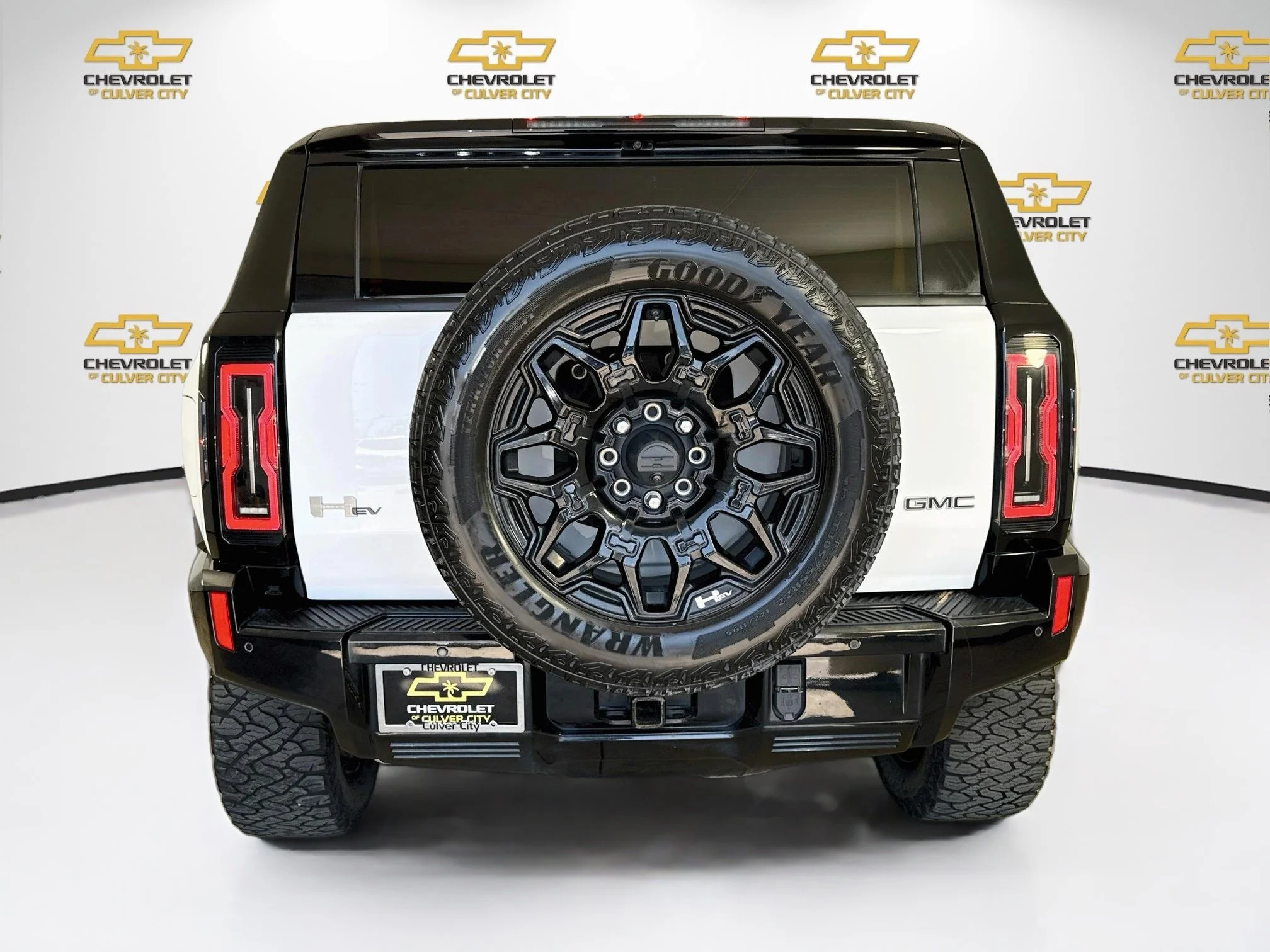 Used 2024 Interstellar White GMC 2X image 7