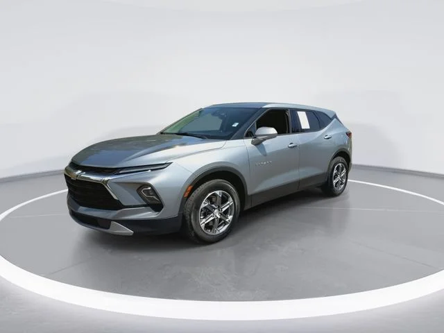 Used 2025 Gray Chevrolet LT image 4