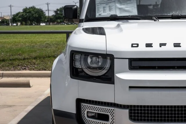 Used 2025 White Land Rover S image 56