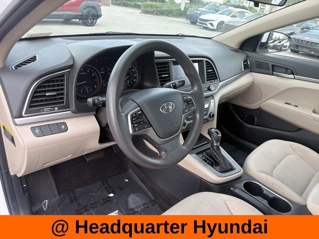 Used 2018 White Hyundai SE image 11