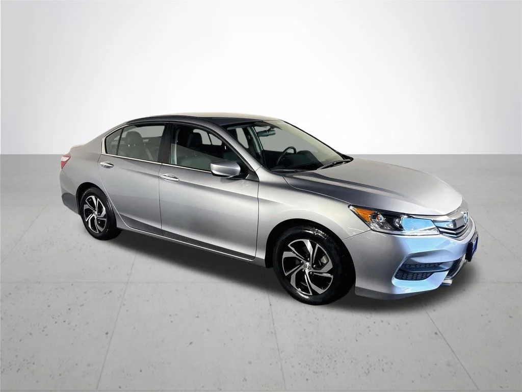 Used 2016 Silver Honda LX image 4
