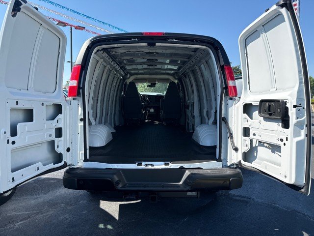 2025 Chevrolet Express Cargo Work Van - Photo 6