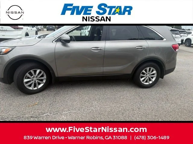 Used 2018 Silver Kia LX image 19