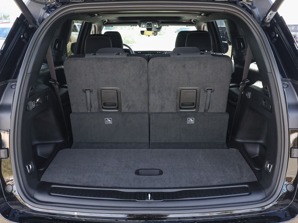 New 2026 Diamond Black Crystal Pearl-Coat Exterior Paint Jeep Laredo image 15