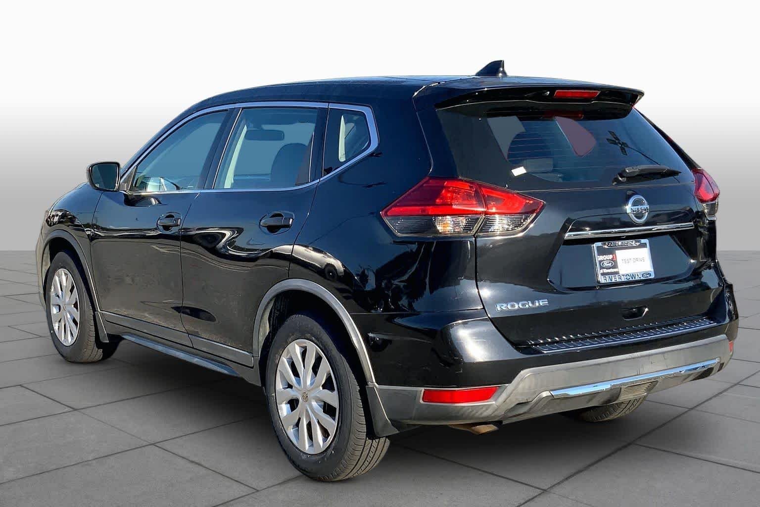 Used 2017 Magnetic Black Nissan S image 10