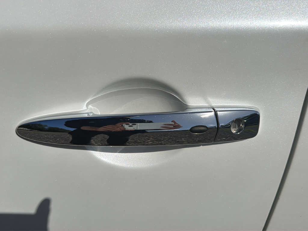 Used 2018 White Nissan SR image 23
