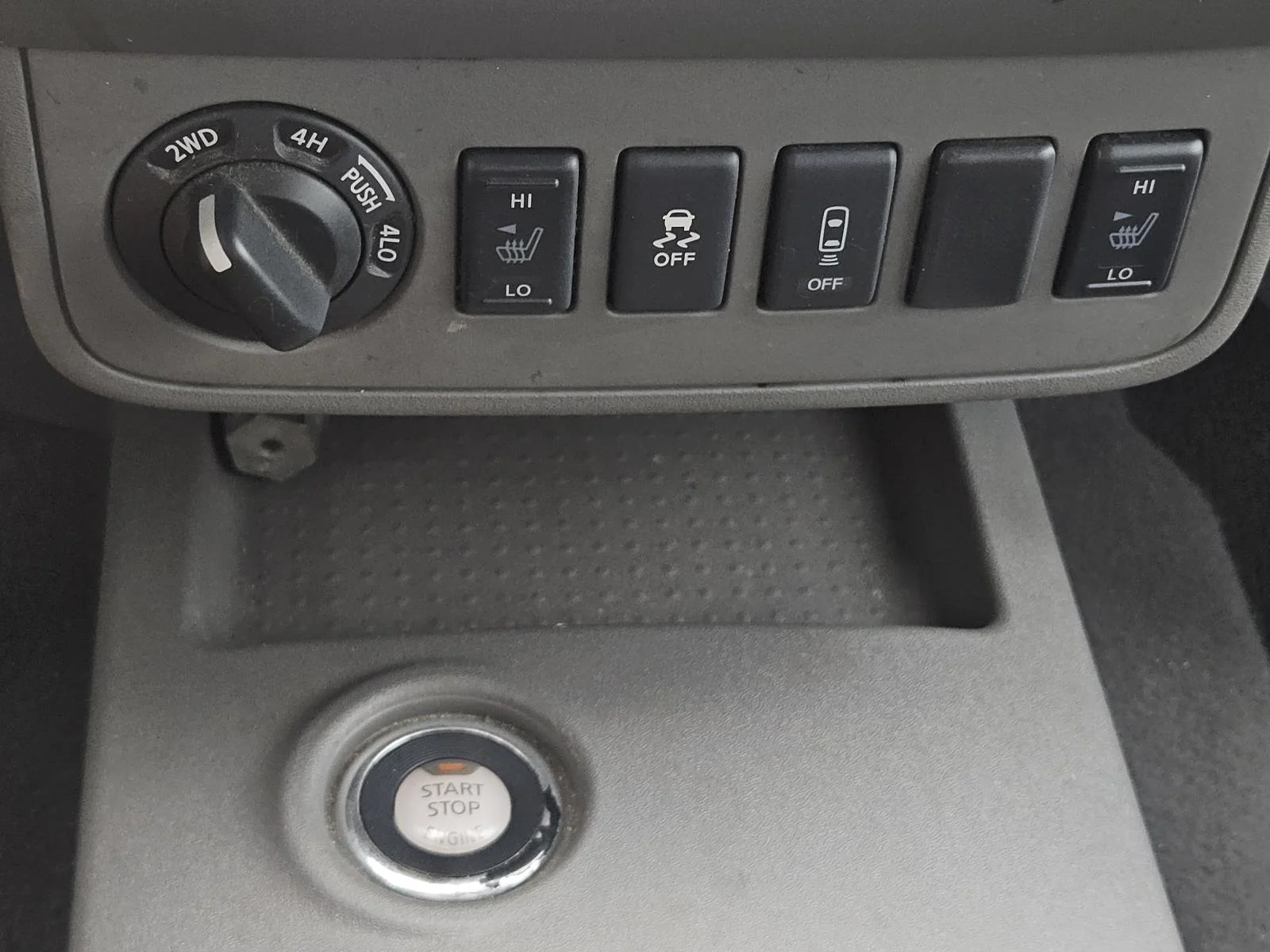 Used 2021 Gray Nissan Crew Cab 4x4 SV Auto image 15
