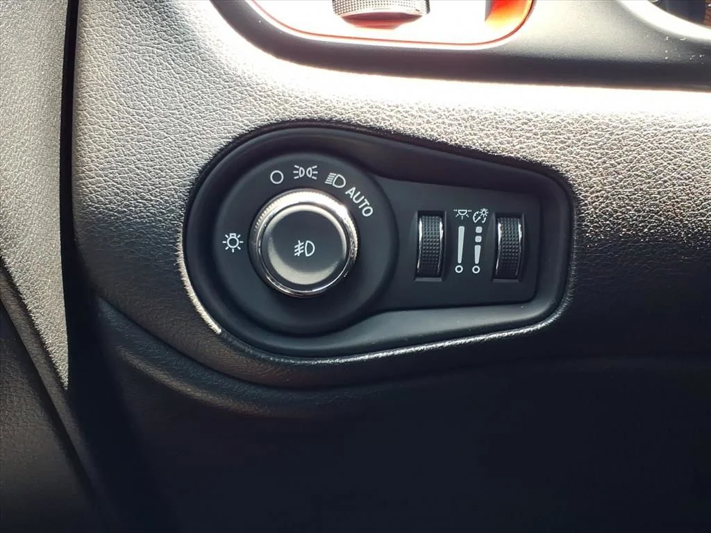 Certified Used 2023 White Jeep Trailhawk image 18