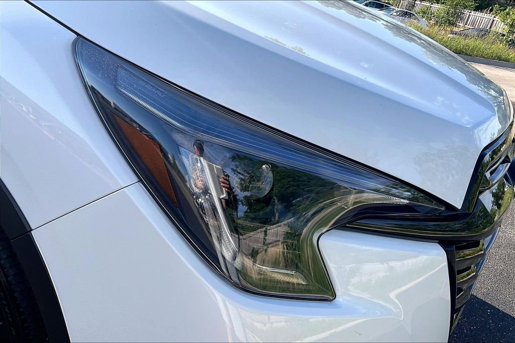 Used 2025 White Subaru Onyx Edition image 29