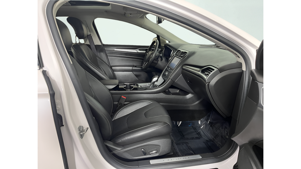 Used 2014  Ford Titanium image 16