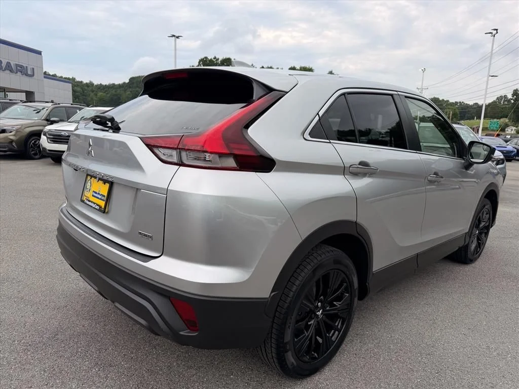 Used 2022 Silver Mitsubishi LE image 13