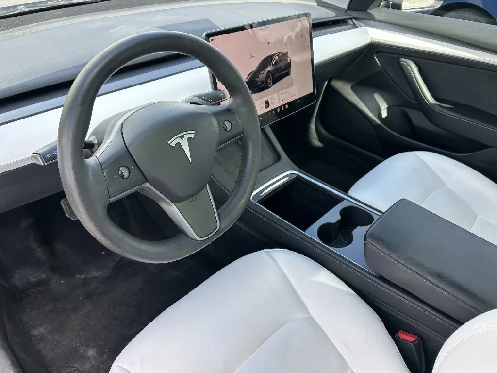 Used 2023  Tesla Base image 23