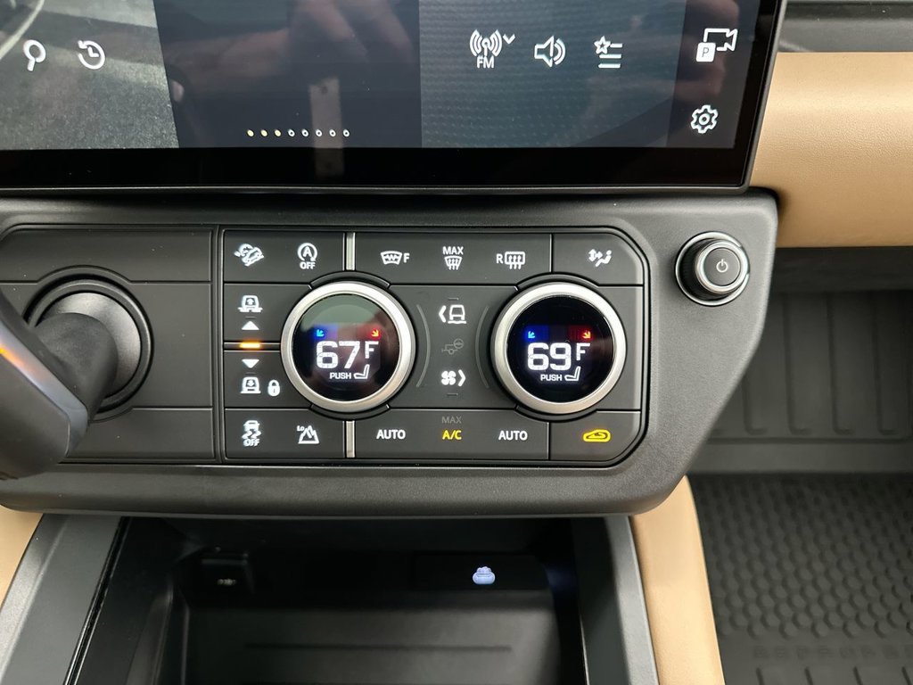 New 2026 Fuji White Land Rover X-Dynamic SE image 13