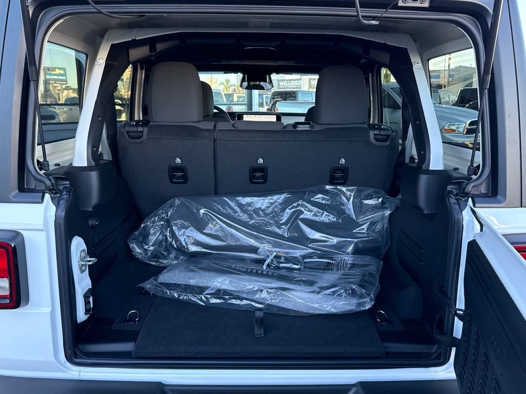 New 2026 Bright White Clear-Coat Exterior Paint Jeep Sport S image 9