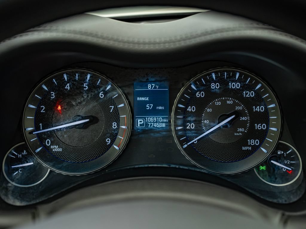 Used 2015 Moonlight White INFINITI 3.7X image 29
