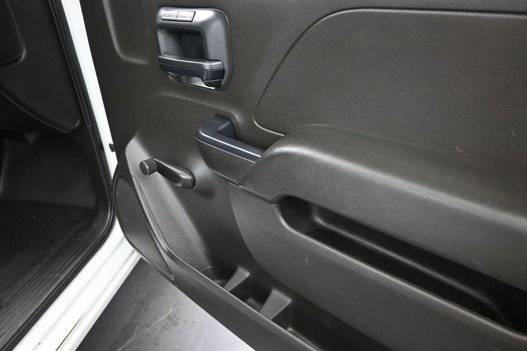Used 2016 White GMC Base image 16