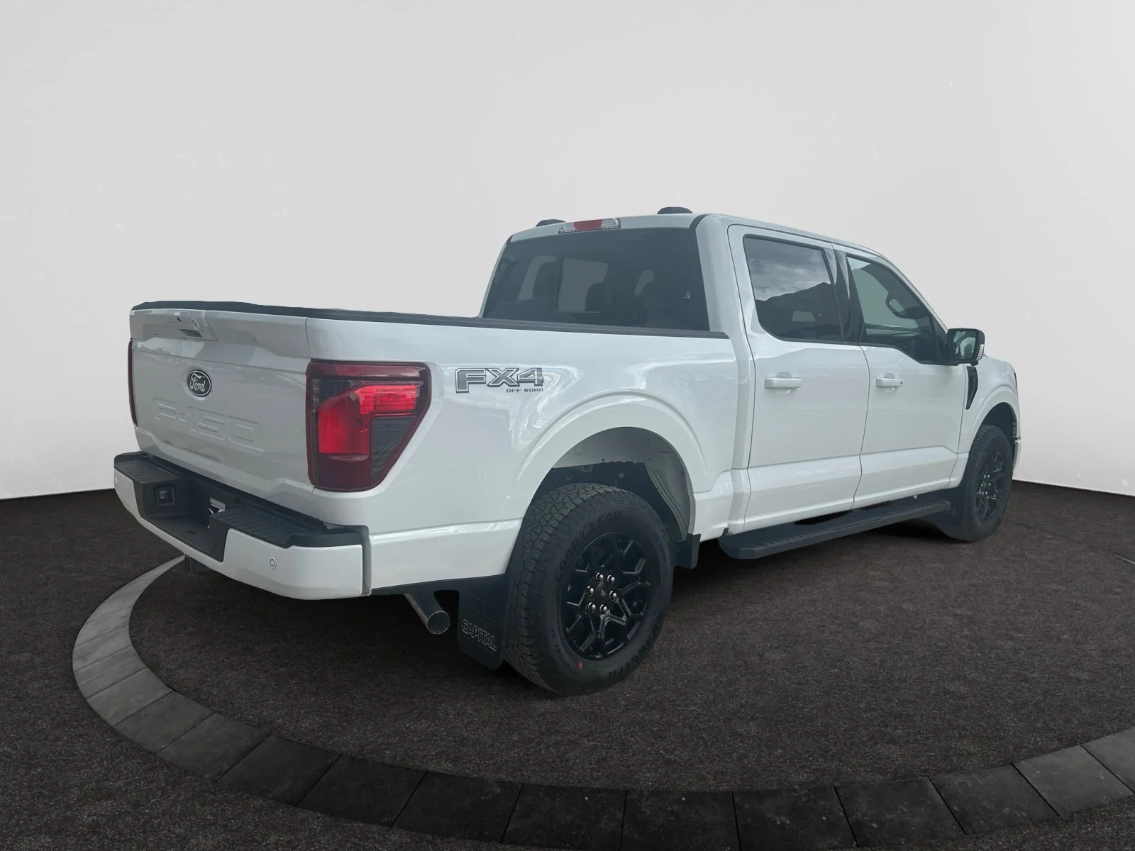 New 2026 Oxford White Ford XLT image 5