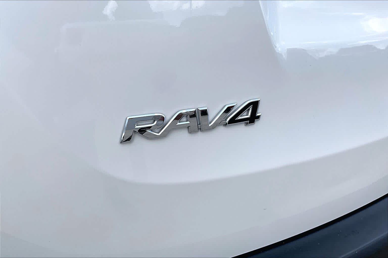 Used 2013 Blizzard Pearl Toyota Limited image 31