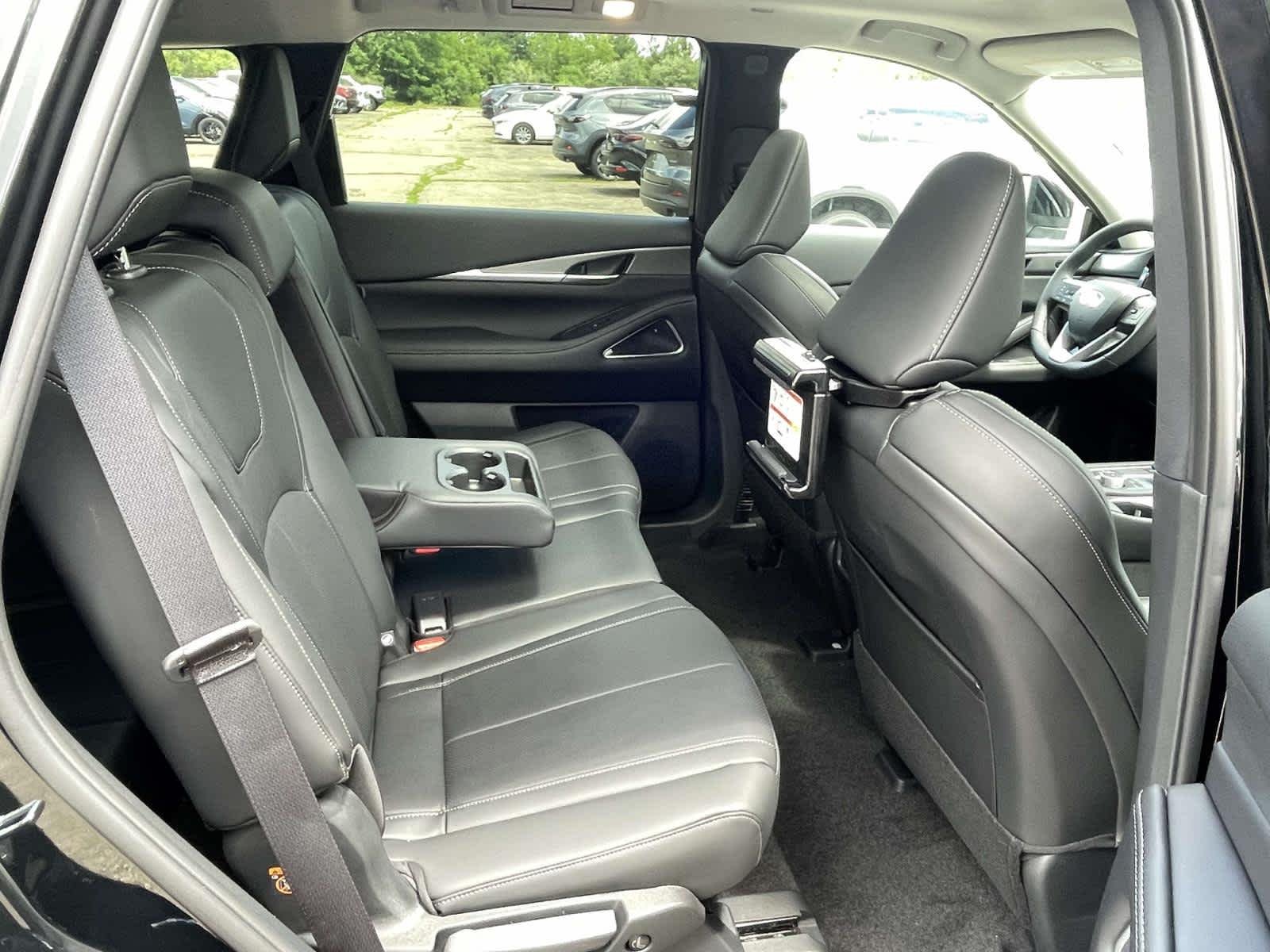 New 2027 Mineral Black INFINITI LUXE image 22