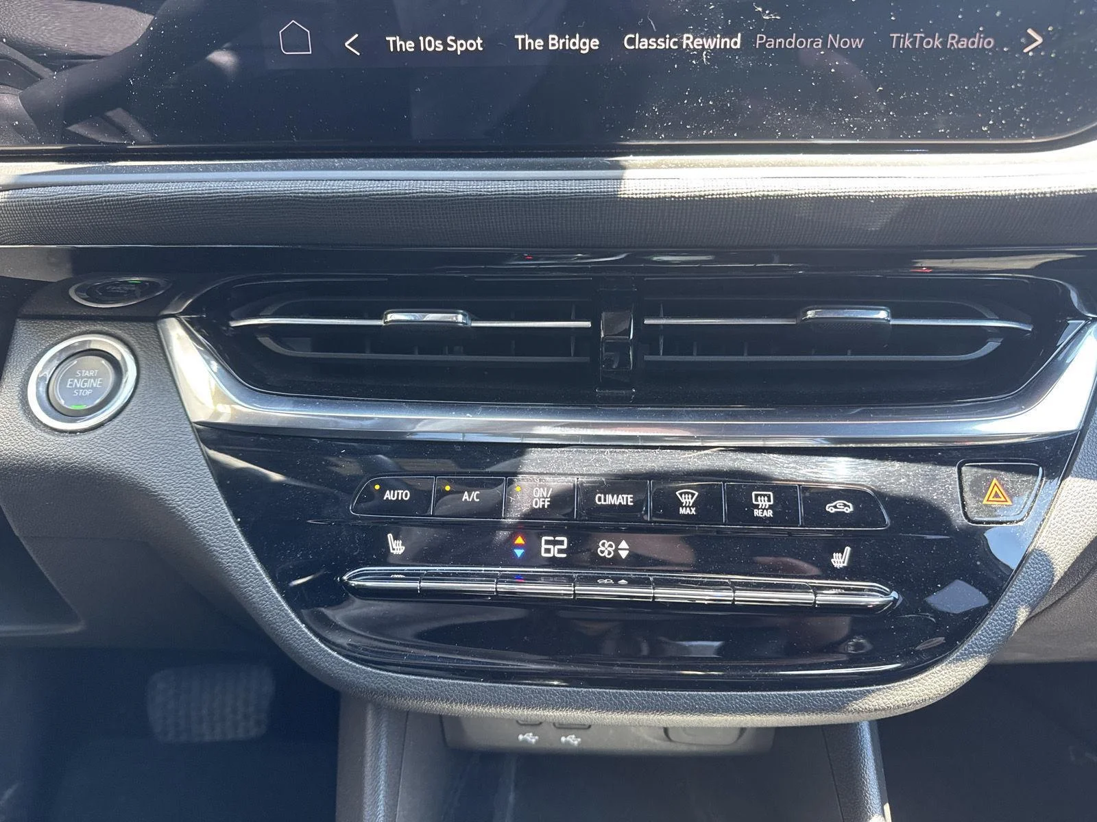 Used 2024 Moonstone Gray Metallic Buick Avenir image 17