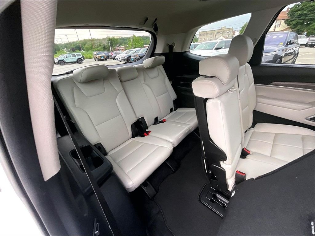 Used 2021 White Kia EX image 17