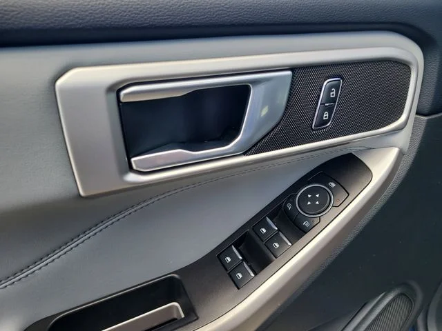 Used 2023 Blue Ford XLT image 19