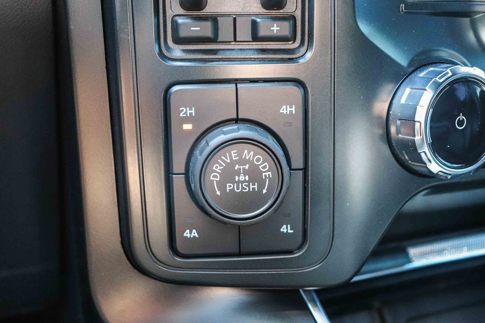 Used 2025 White Metallic Ford Raptor image 24