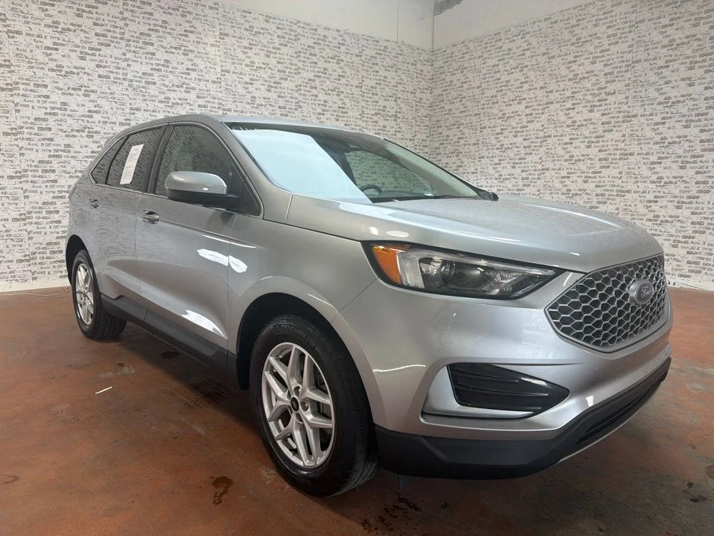 Used 2023 Iconic Silver Metallic Ford SEL image 1