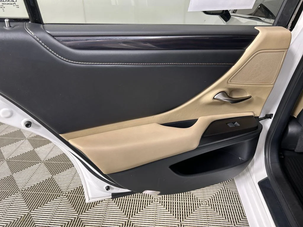 Used 2020 White Lexus 350 image 20