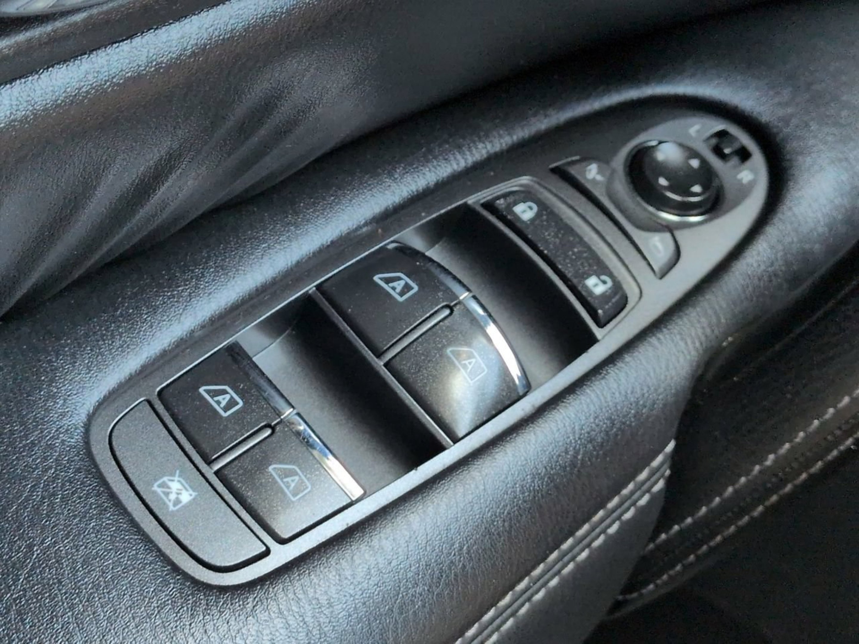 Used 2019 Hermosa Blue Pearl Nissan SL image 32