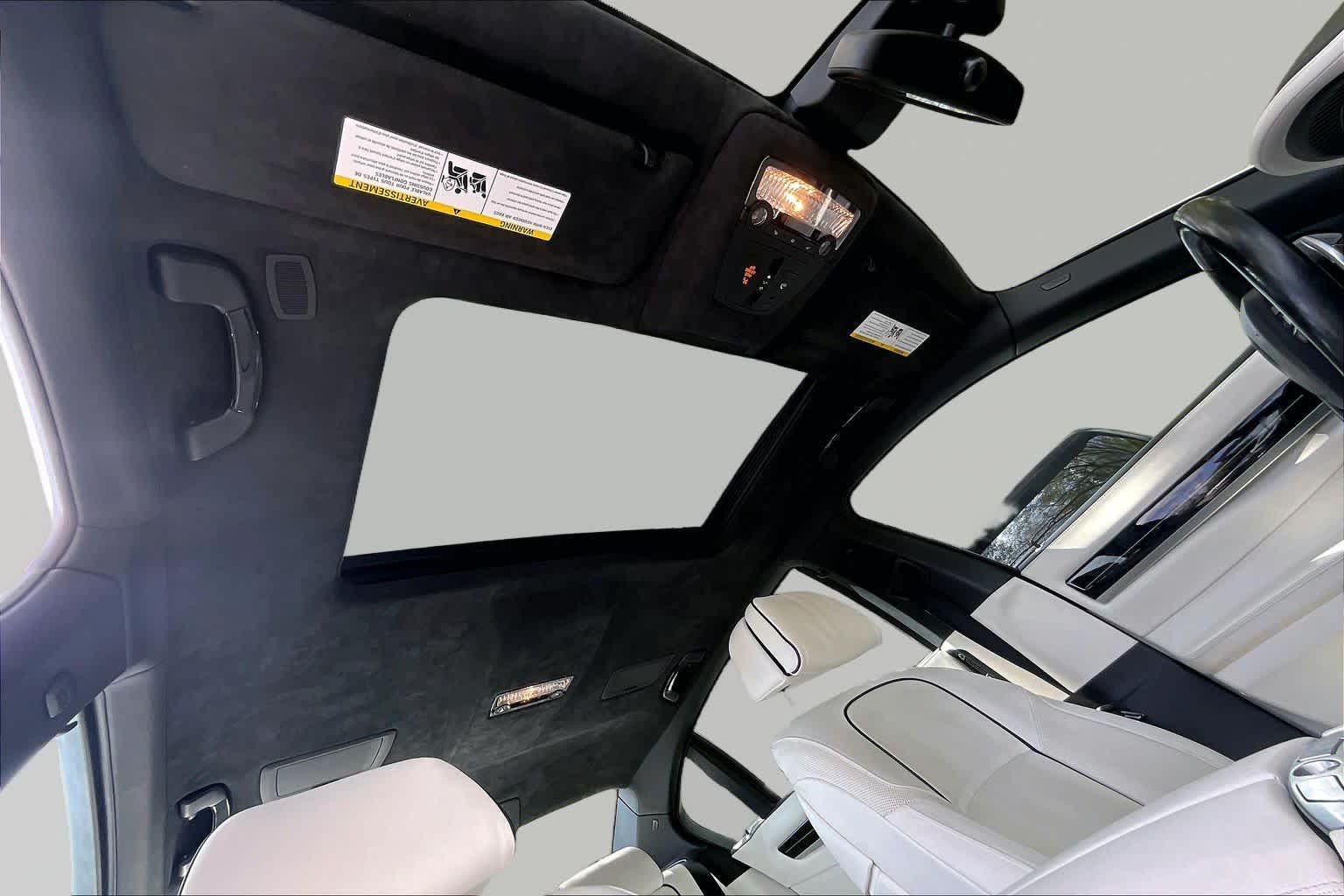 Used 2015  BMW 750Li xDrive image 12