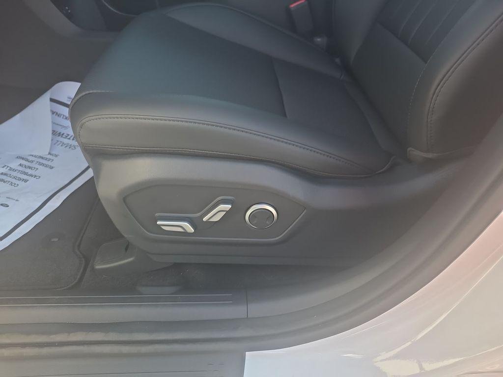 New 2026 White Hyundai SEL FWD image 12