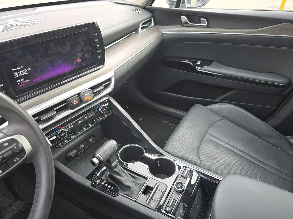 Used 2024 White Kia EX image 27