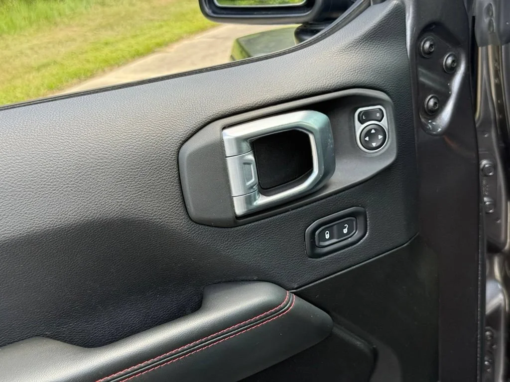 Used 2025 Gray Jeep 4-Door Recon 4x4 image 20