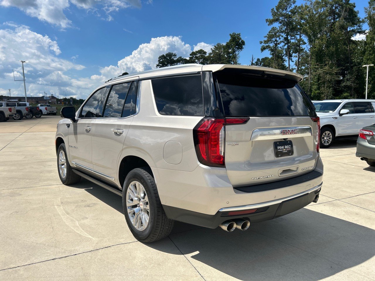 Used 2022 PEARL BEIGE METALLIC GMC Denali image 4
