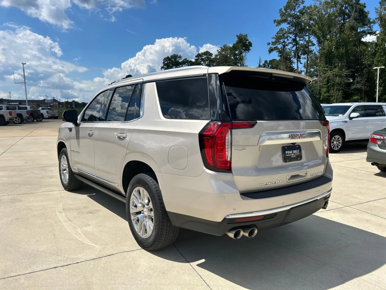 Used 2022 PEARL BEIGE METALLIC GMC Denali image 4