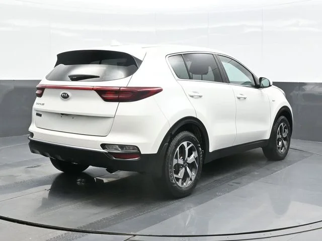 Used 2022 White Kia LX image 9