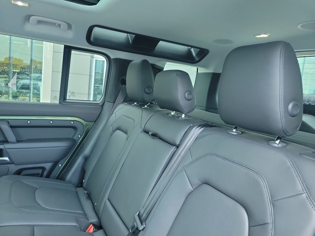 New 2026 Woolstone Green LAND ROVER X-Dynamic SE image 14