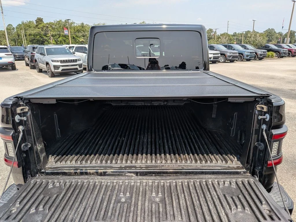 Used 2021 Black Jeep Overland image 33