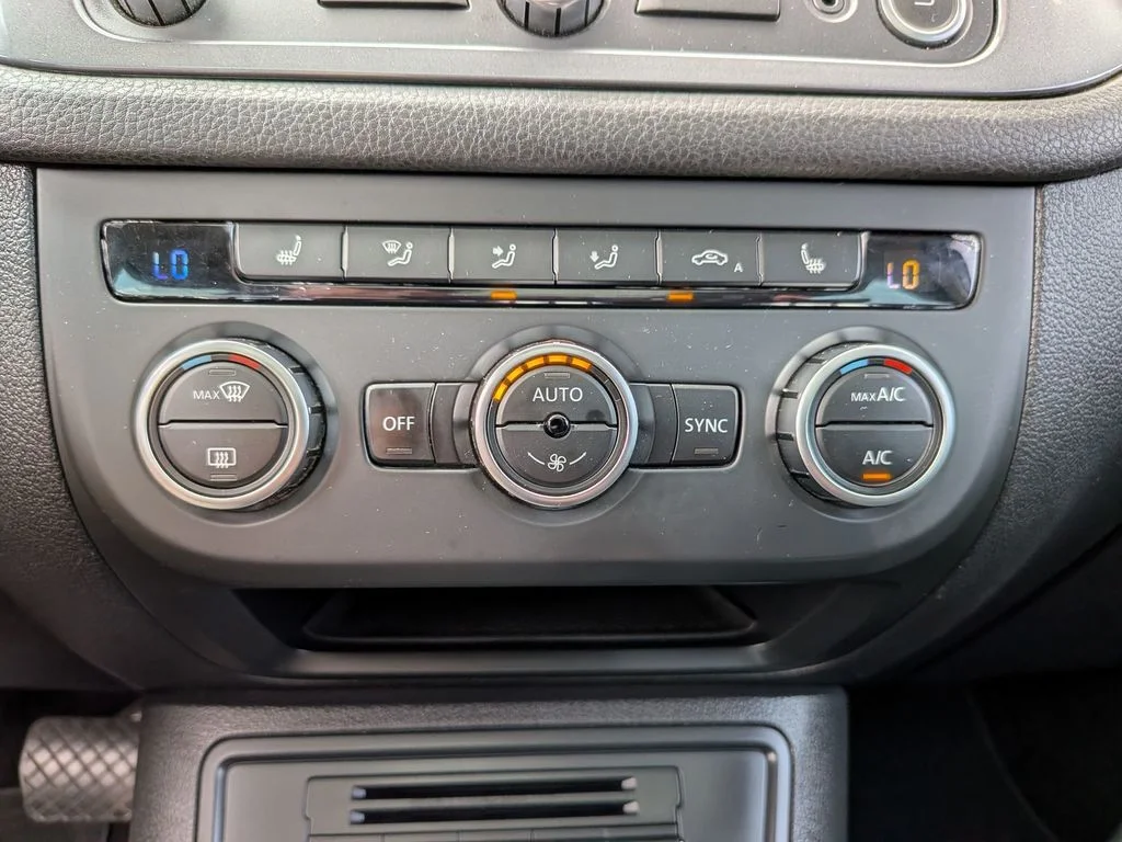 Used 2015 Silver Volkswagen SEL image 18