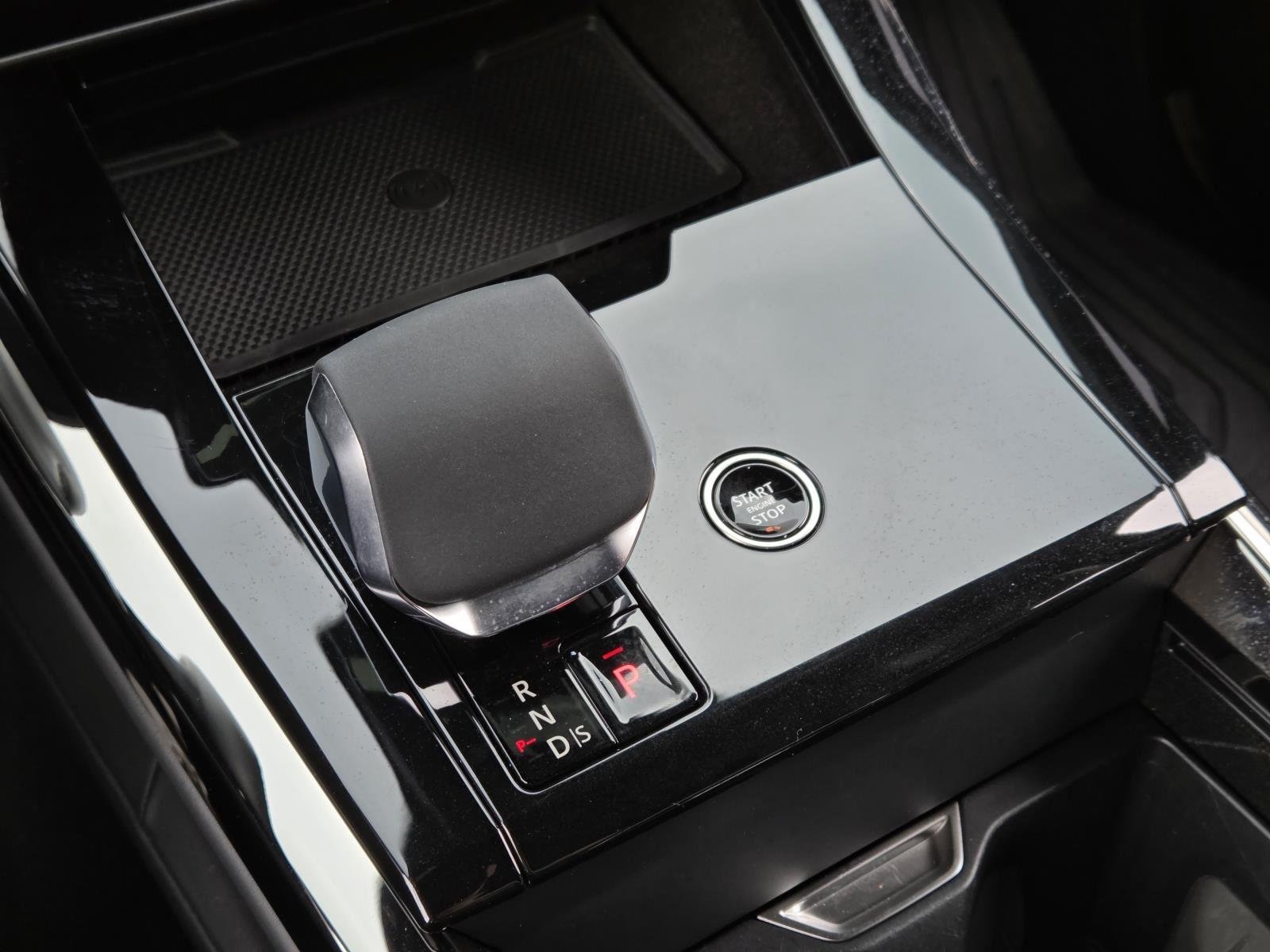 Used 2024 Santorini Black Metallic Land Rover Autobiography image 25