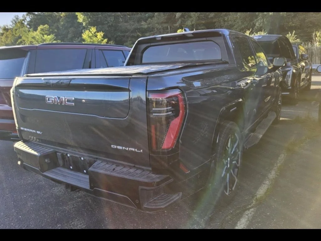 Used 2026 Deep Ocean Metallic GMC Denali Max Range image 12