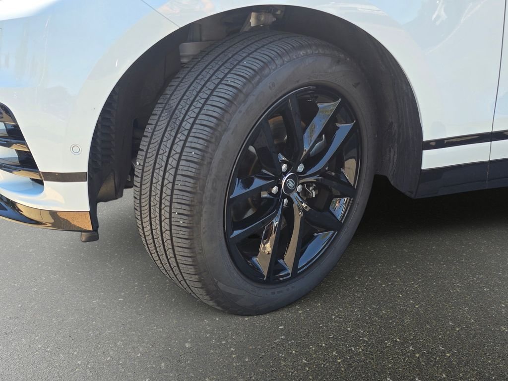 Certified Used 2025 White Land Rover Dynamic SE image 37