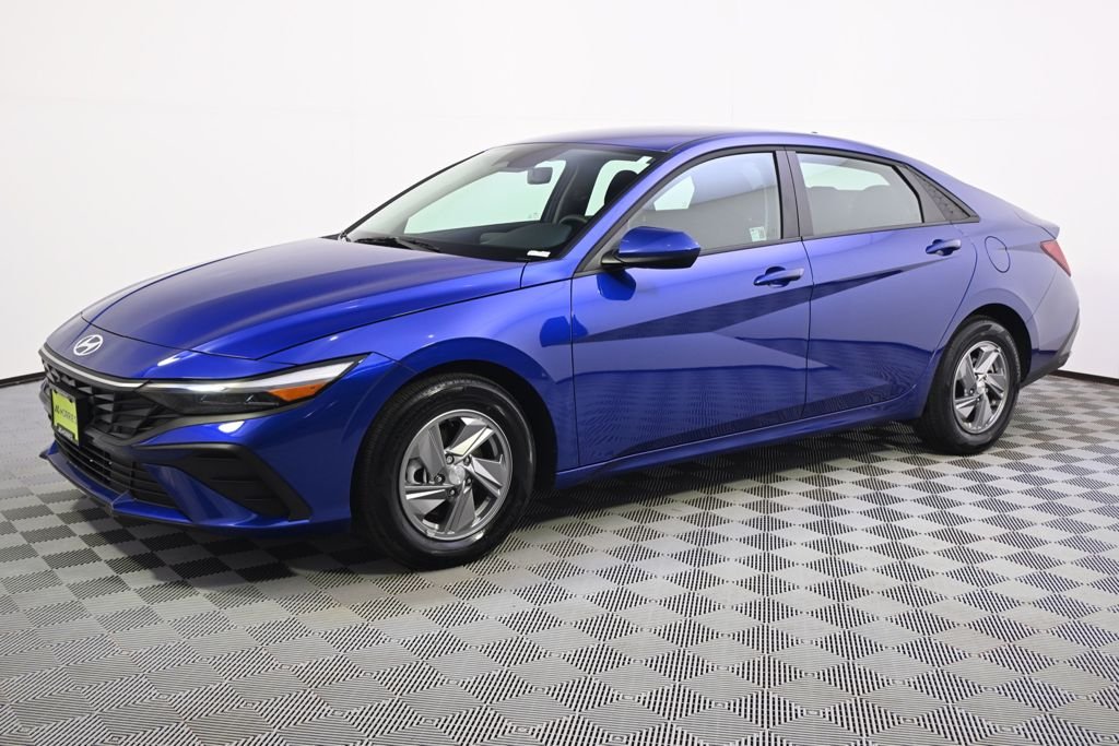 Certified 2025 Hyundai Elantra SE with VIN KMHLL4DG1SU013320 for sale in St. Louis Park, Minnesota