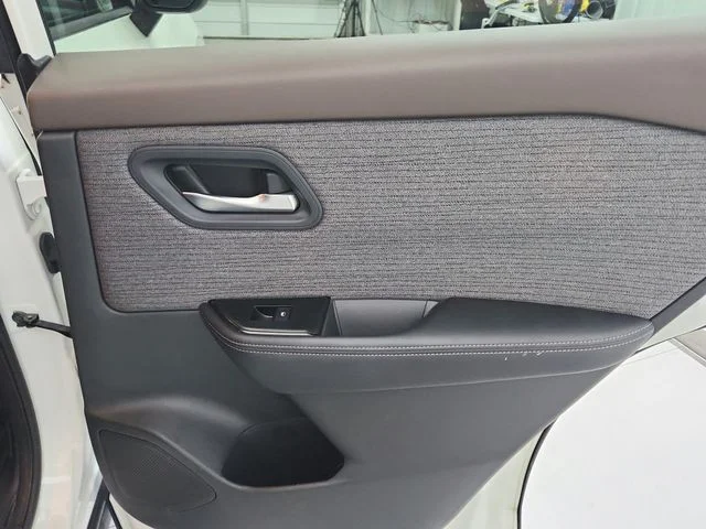 Used 2022 White Nissan SV image 38