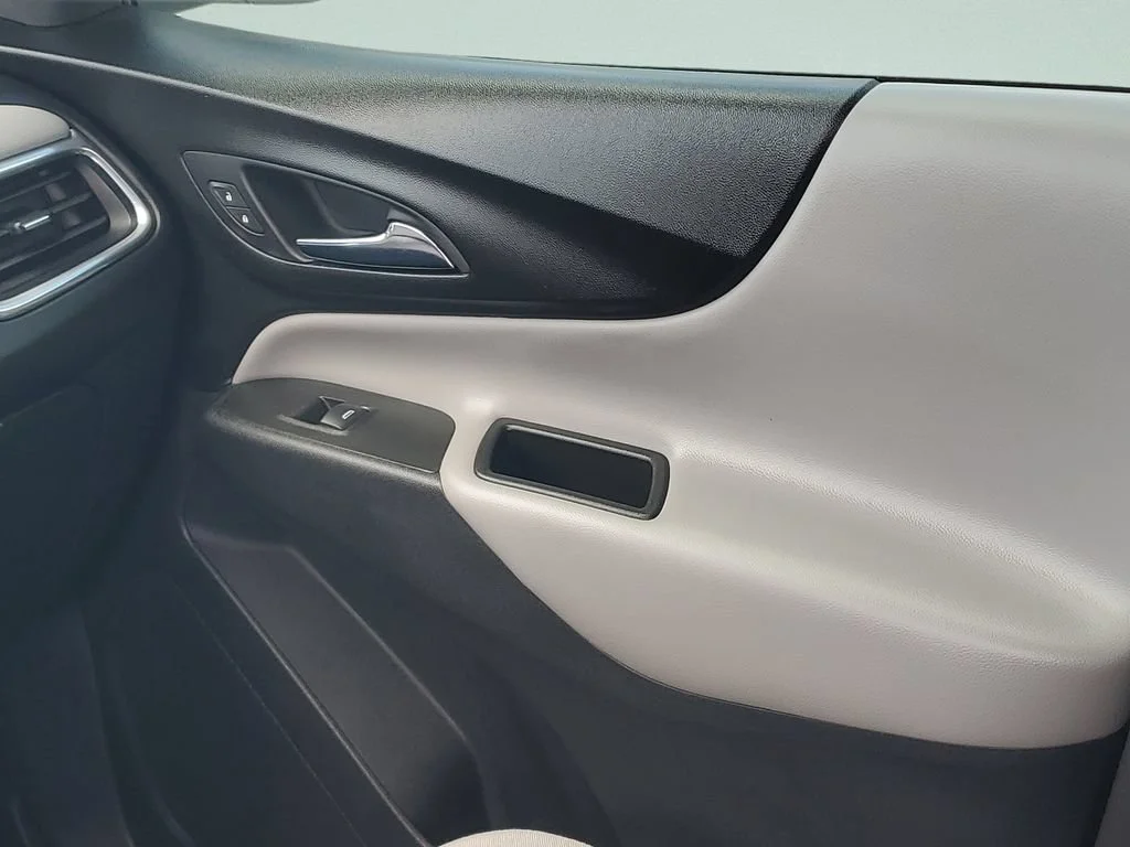 Used 2020 SUMMIT WHITE Chevrolet LT image 13
