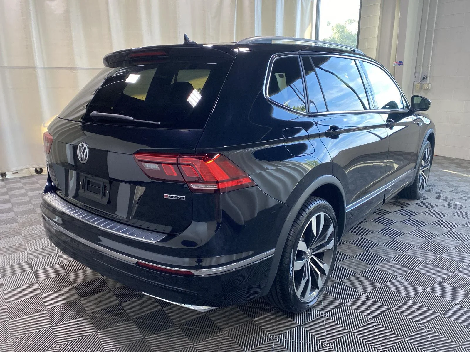 Used 2020 Deep Black Pearl Volkswagen SEL Premium R-Line image 15