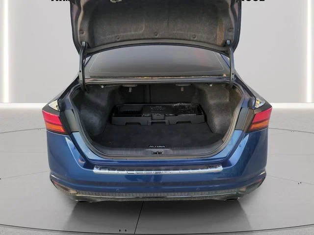 Used 2023 Blue Nissan 2.0 SR image 9