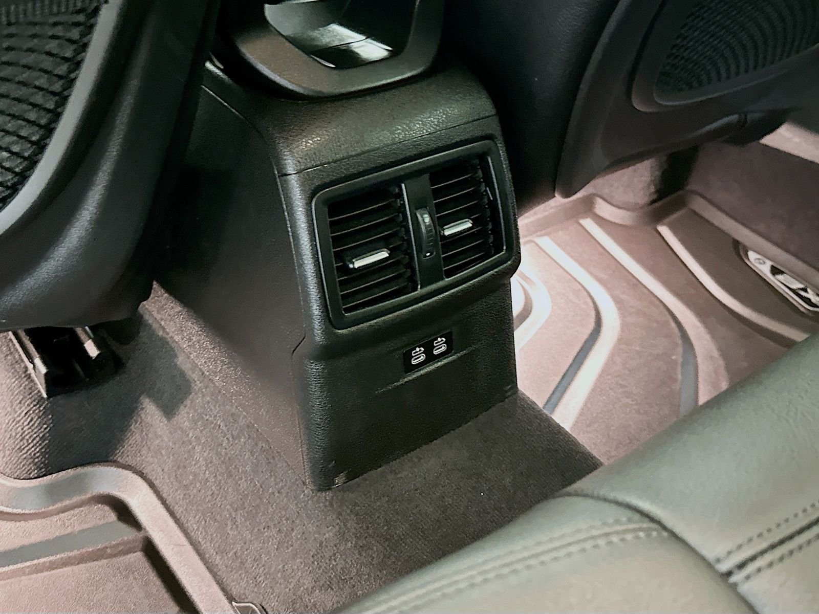 Used 2022 Mineral Grey Metallic BMW M35i image 25