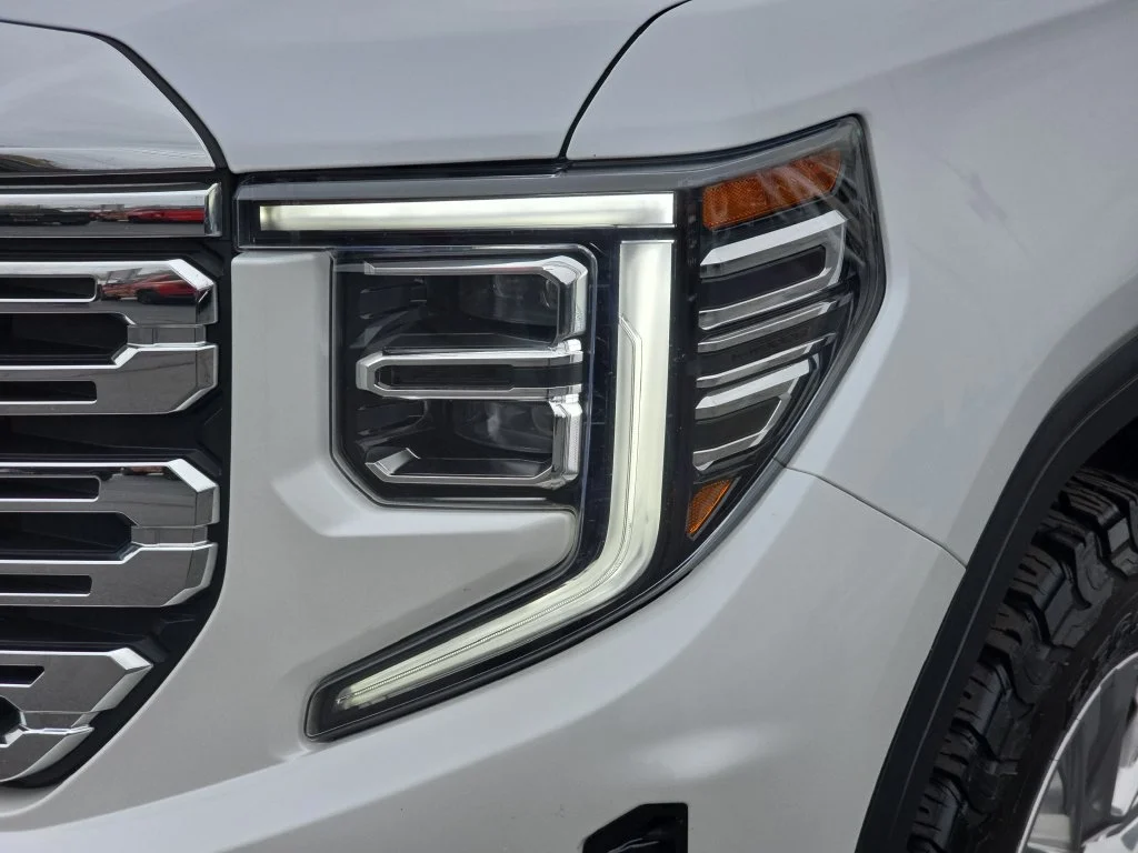 Certified Used 2023 WHITE FROST TRICOAT GMC Denali image 34